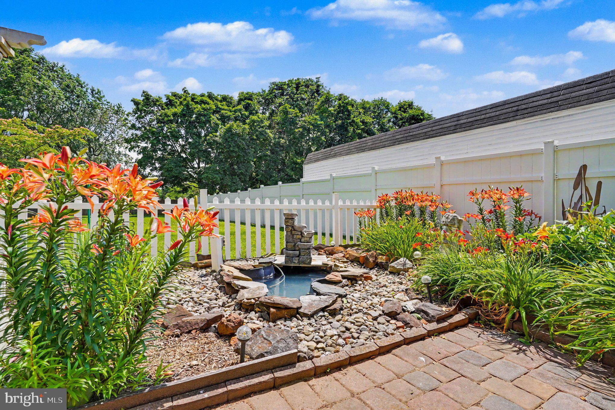 HOLLAND ACRES - Residential