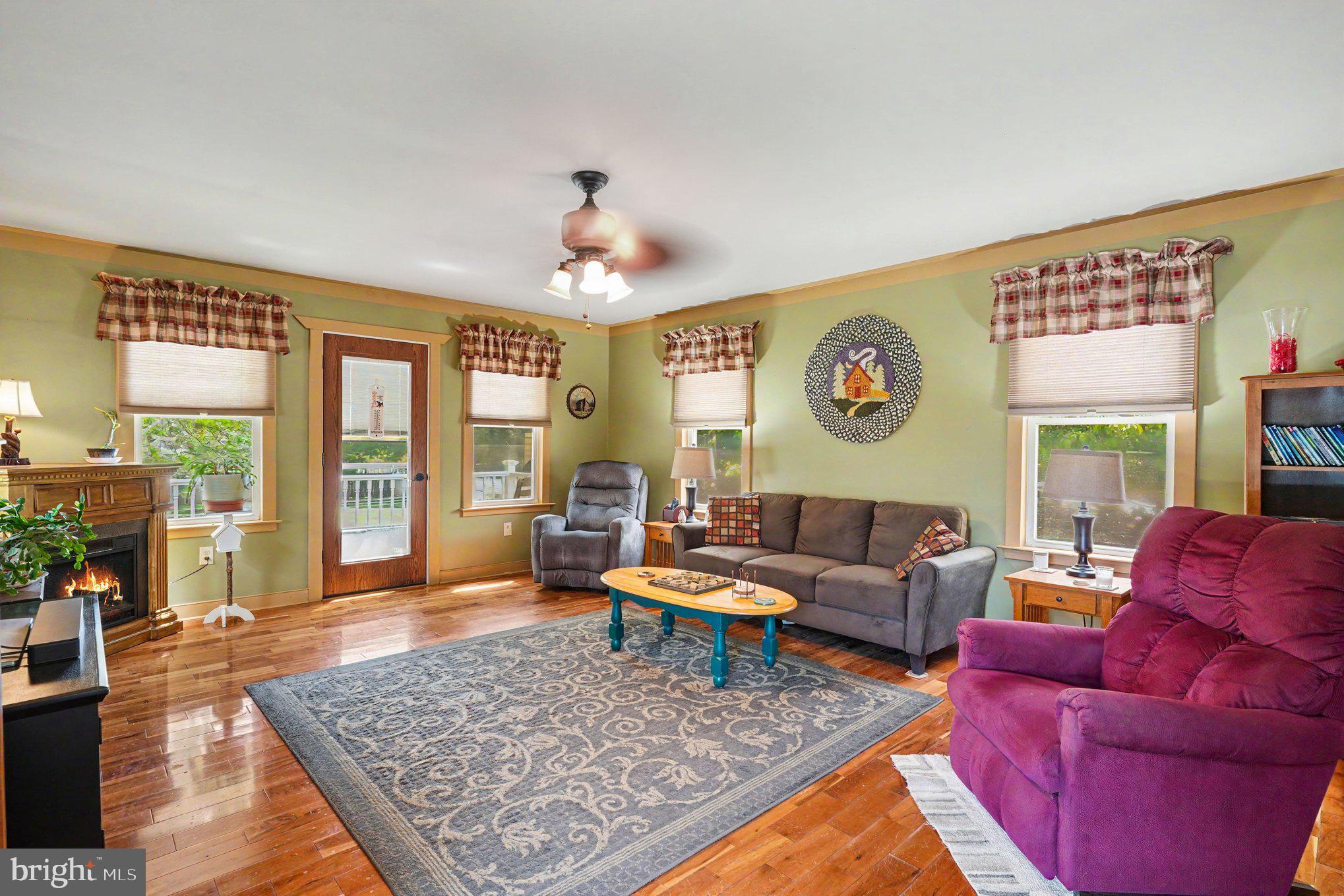 HOLLAND ACRES - Residential
