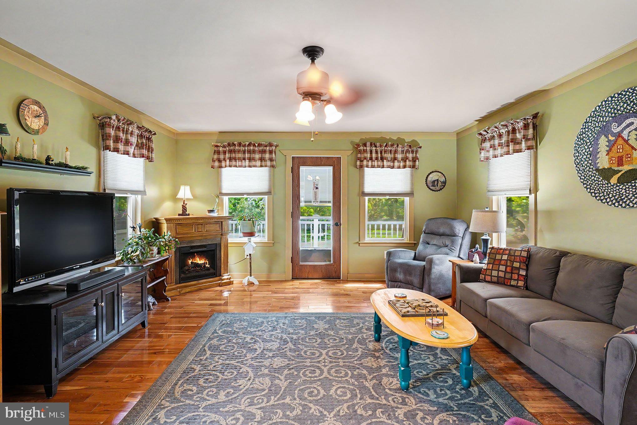 HOLLAND ACRES - Residential