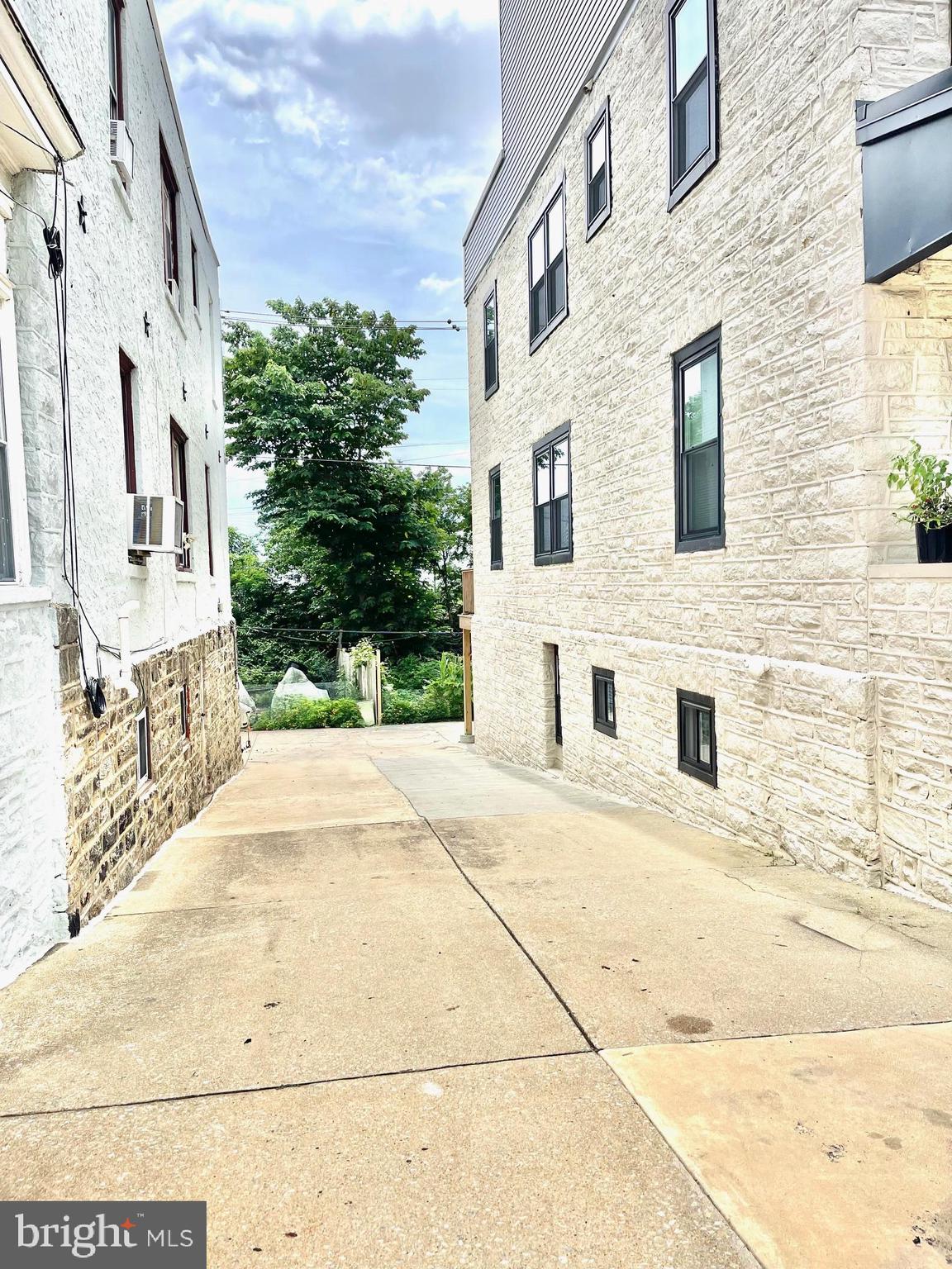 UNIVERSITY CITY - Residential