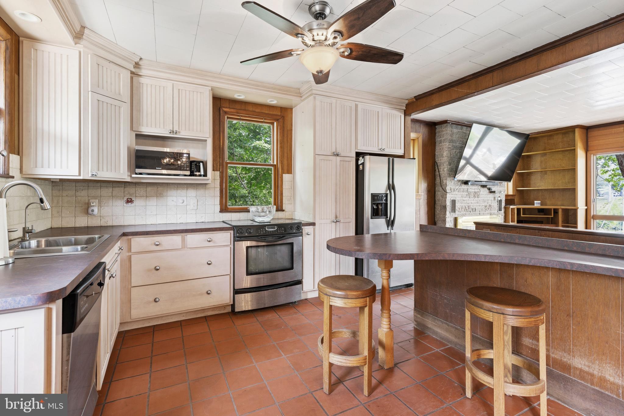 LAUREL ACRES - Residential