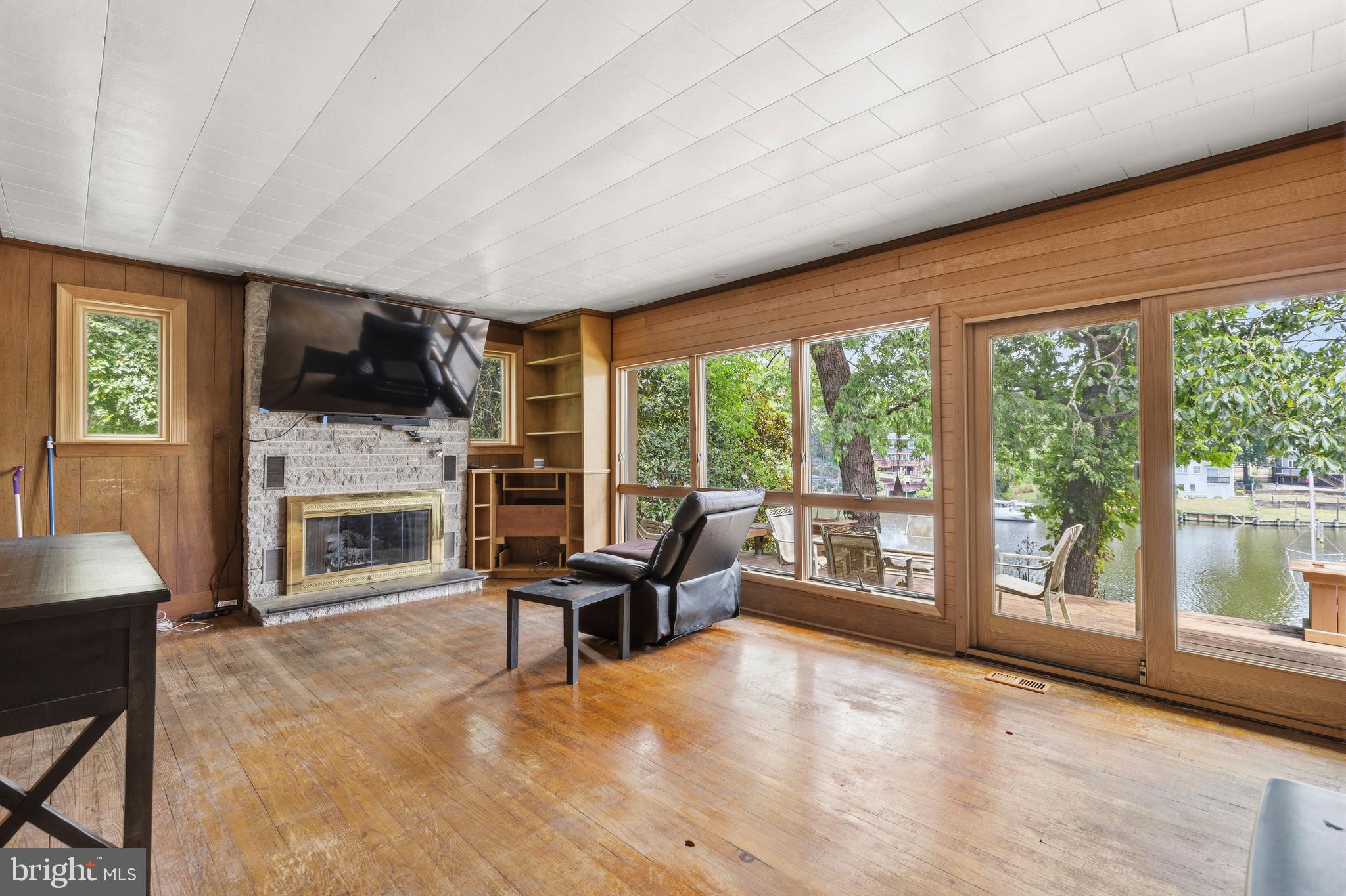 LAUREL ACRES - Residential