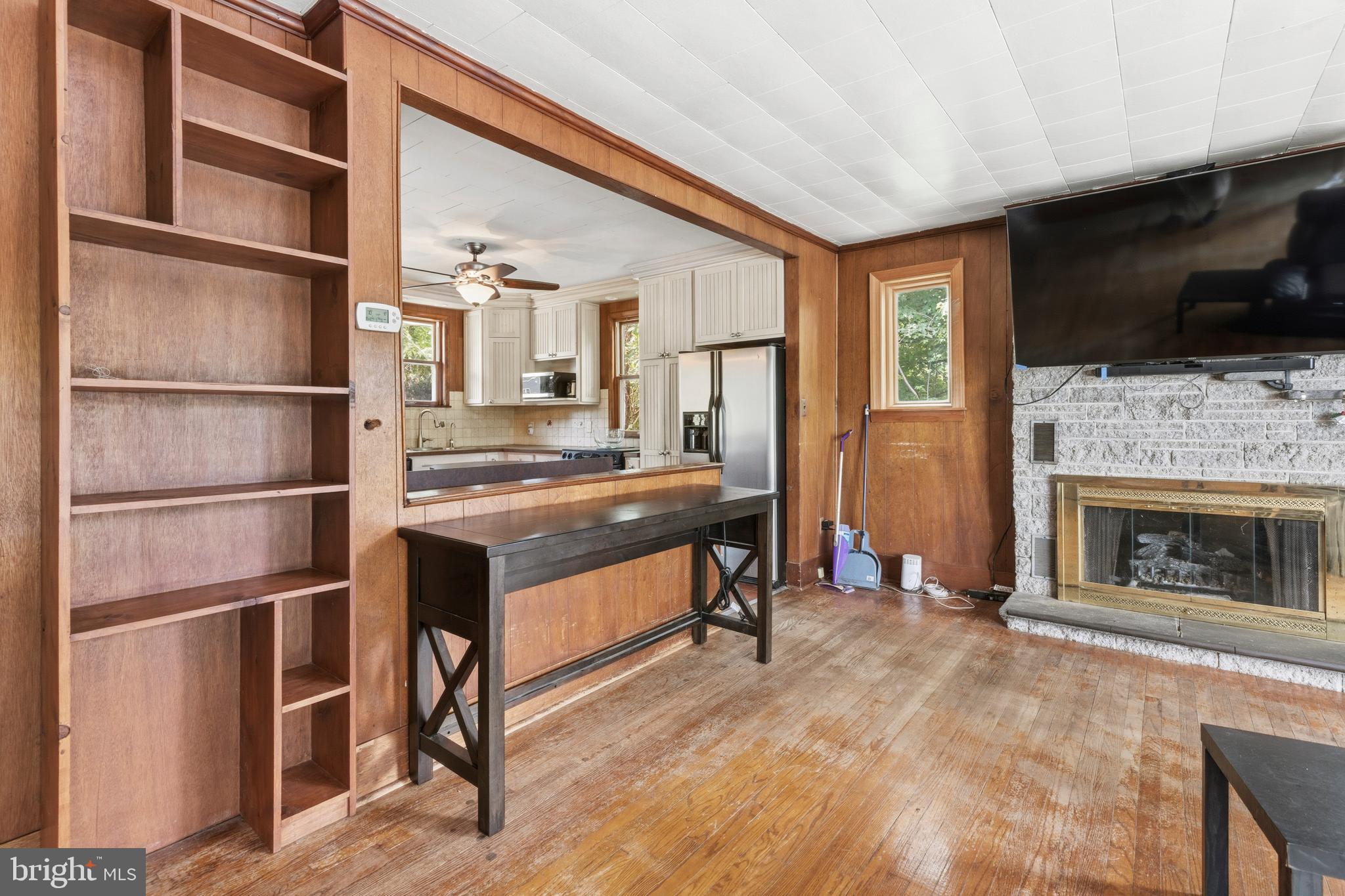 LAUREL ACRES - Residential