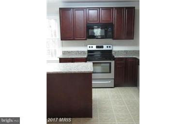 COURTS OF CHANDON - Residential Lease