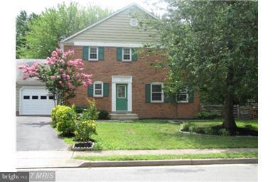 COURTS OF CHANDON - Residential Lease