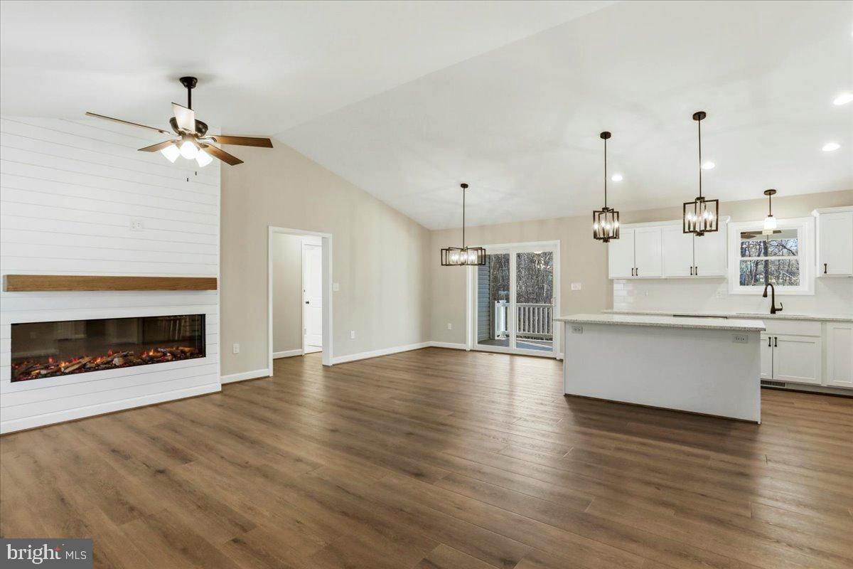 ROYAL VIEW ESTATES - Residential