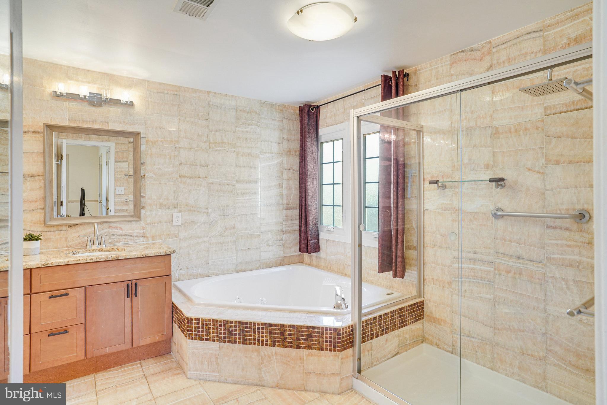 FOUR SEASONS - Residential