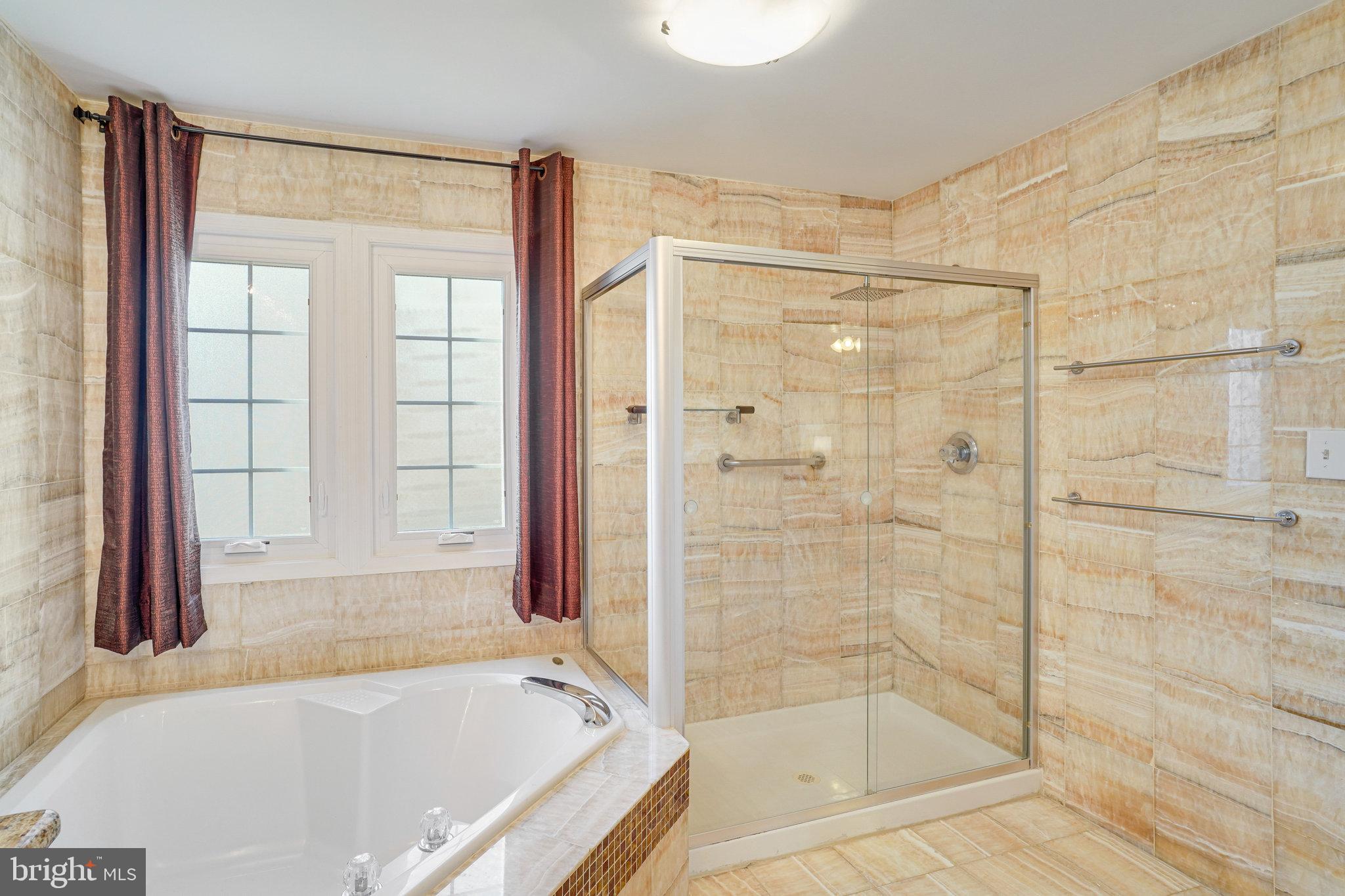 FOUR SEASONS - Residential