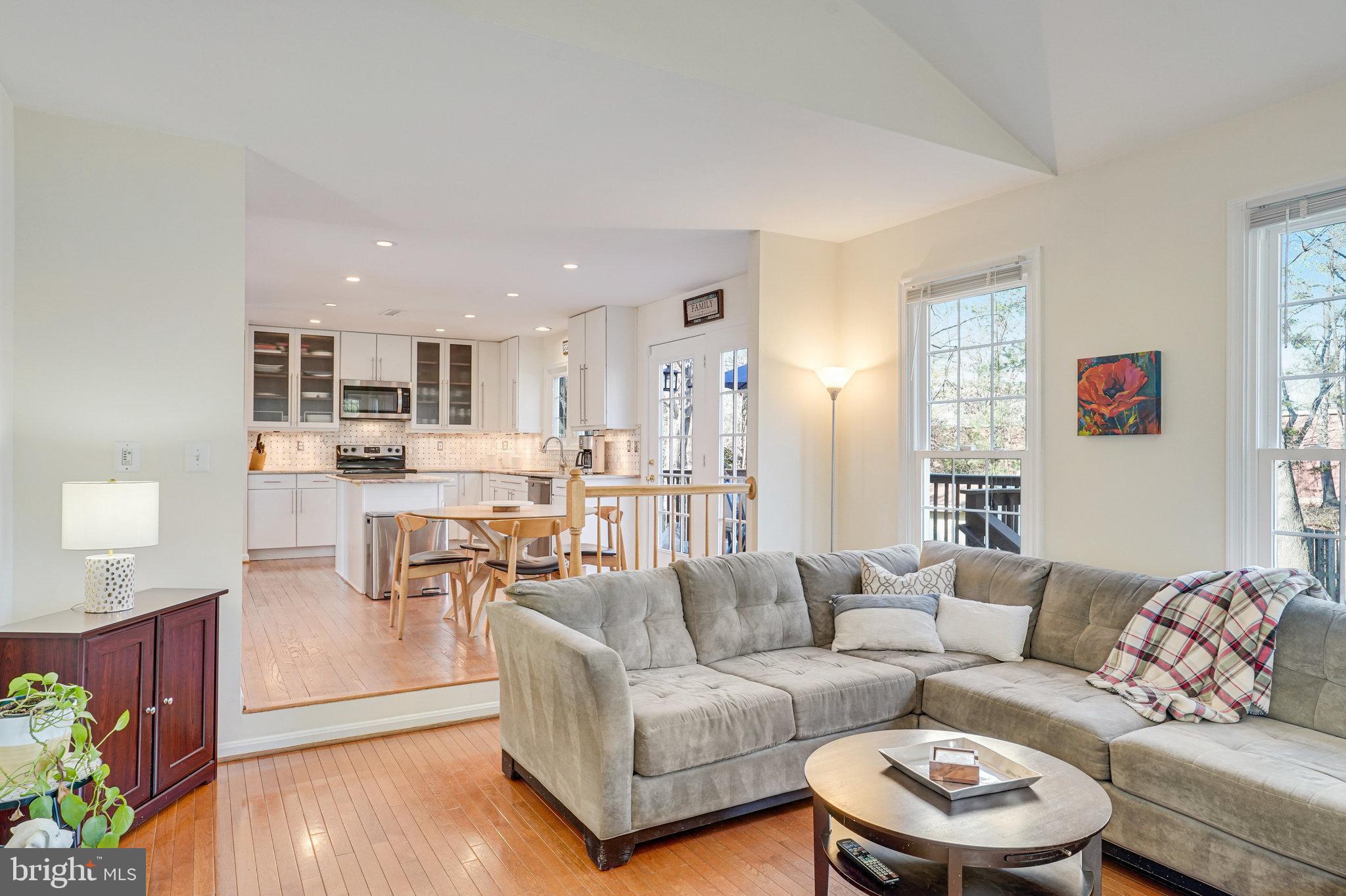 FOUR SEASONS - Residential
