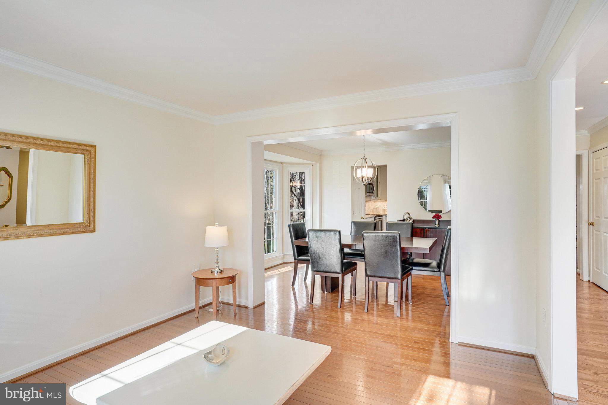 FOUR SEASONS - Residential