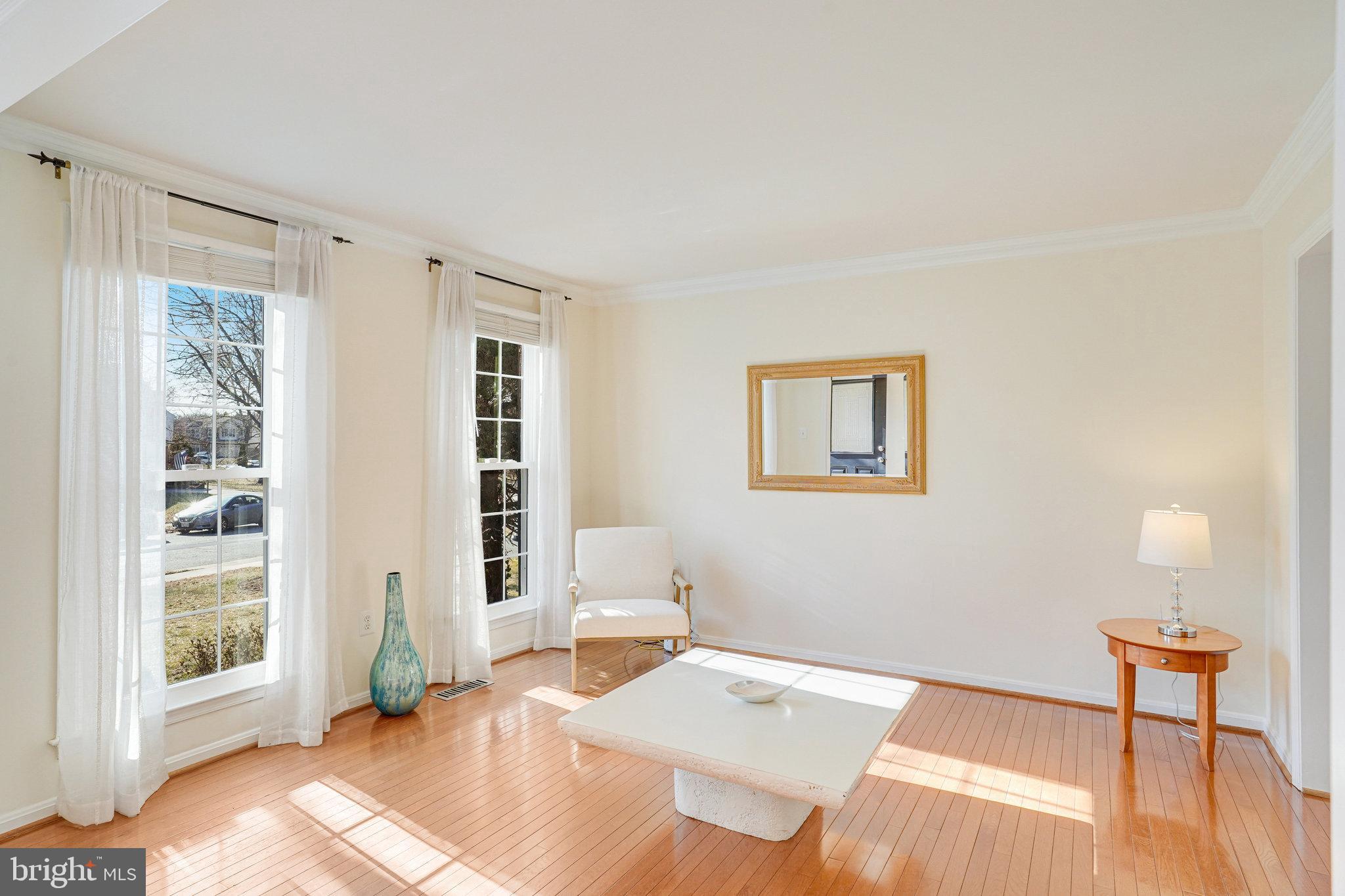 FOUR SEASONS - Residential