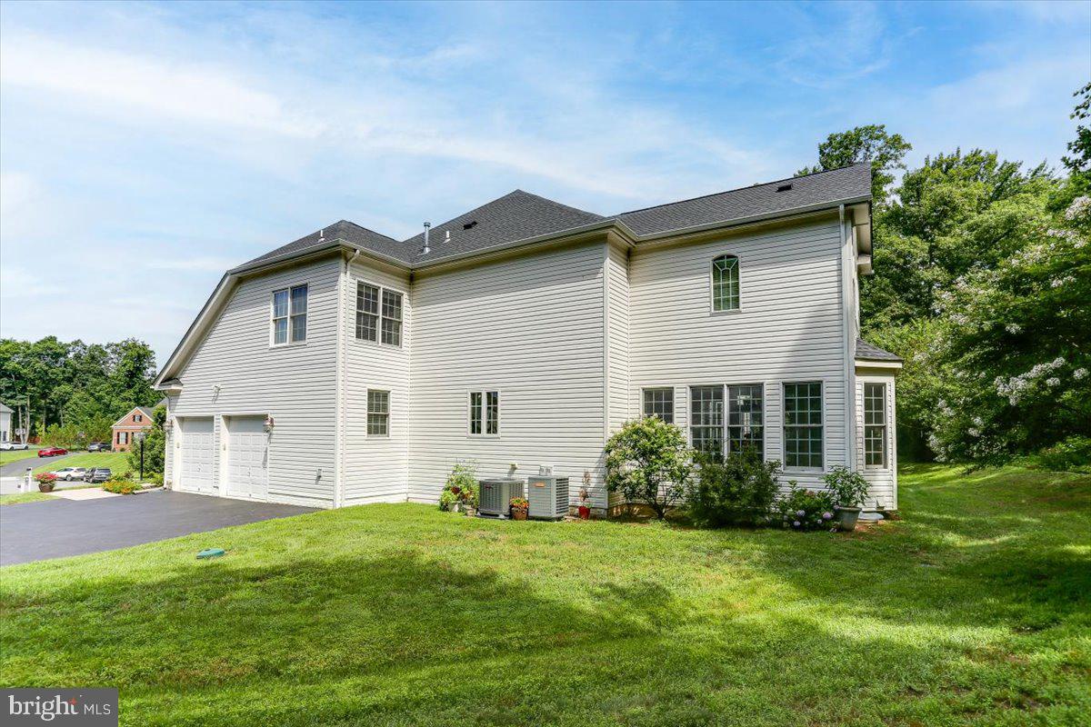 LAUREL OVERLOOK - Residential