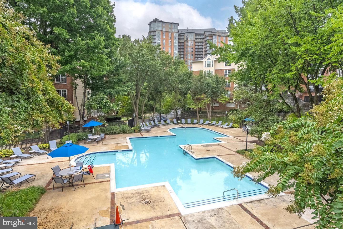 FOUNTAINS AT MCLEAN - Residential