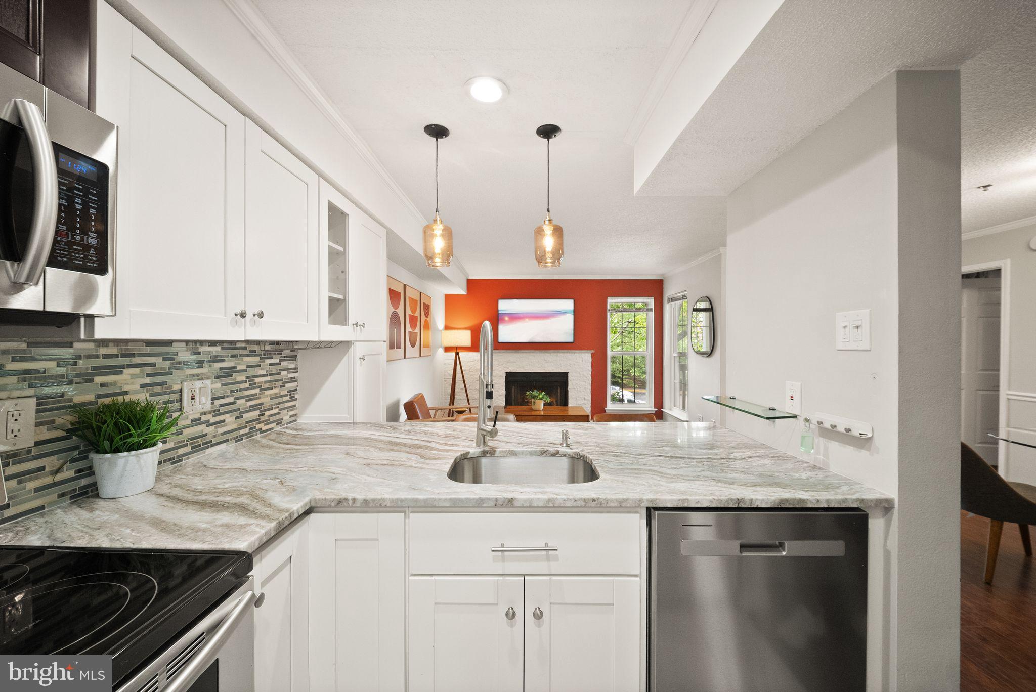 FOUNTAINS AT MCLEAN - Residential