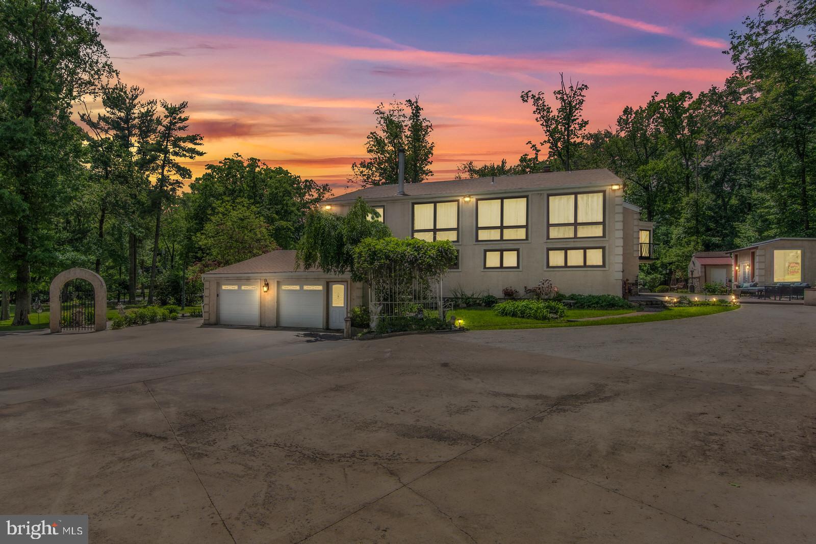 HUNTINGDON VALLEY - Residential