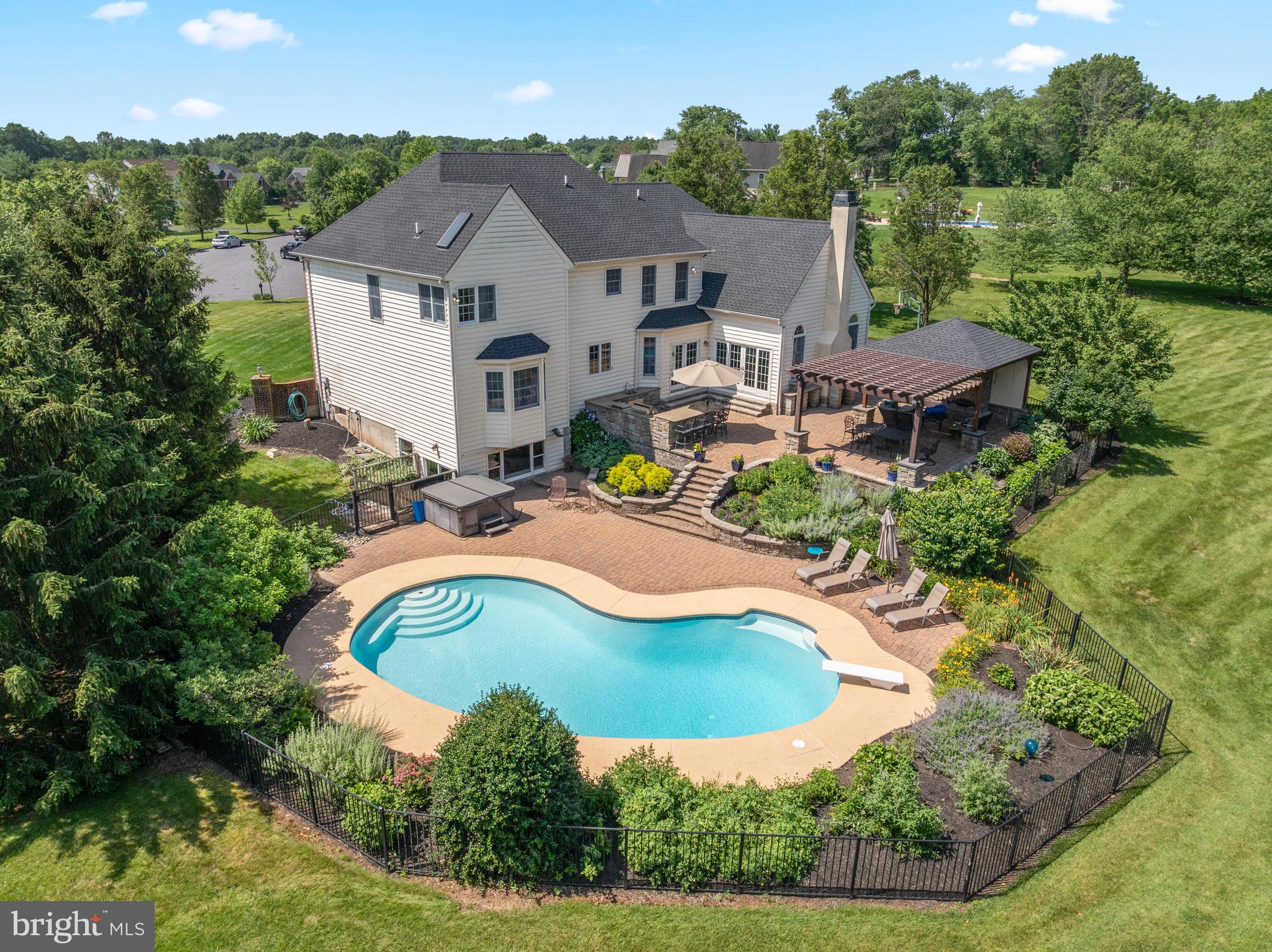 APRIL HILL - Residential
