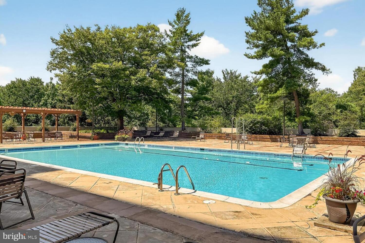BARKLEY CONDO - Residential