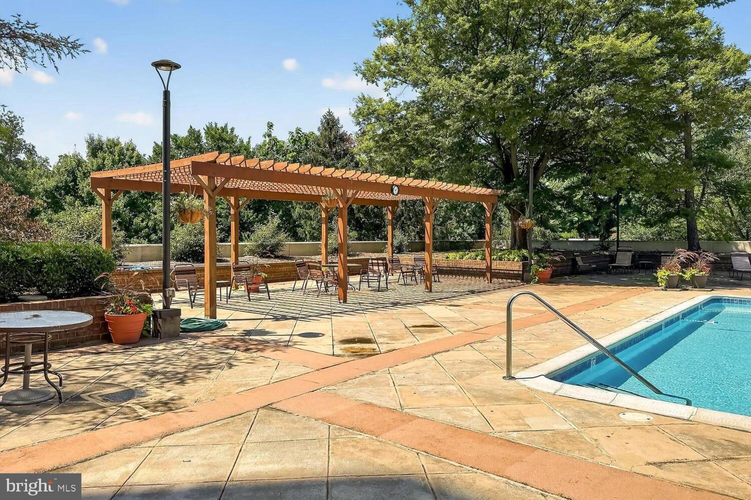 BARKLEY CONDO - Residential