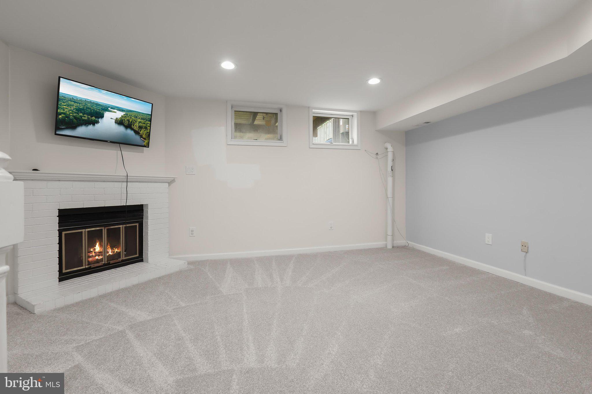 SILVER SPRING CNTRY CLUB - Residential
