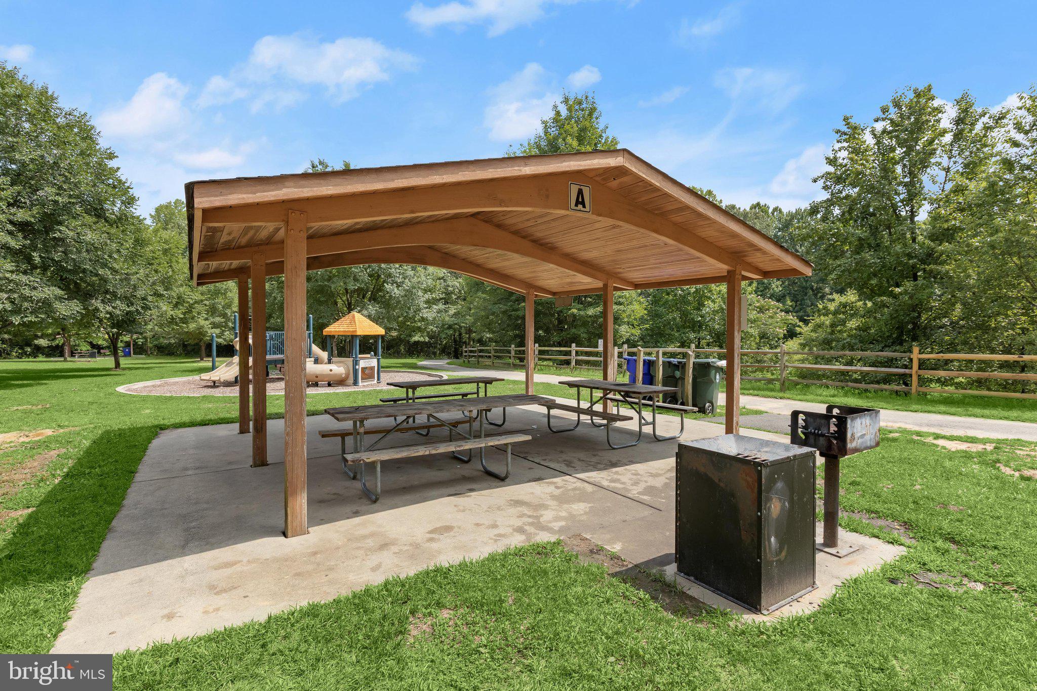 SILVER SPRING CNTRY CLUB - Residential