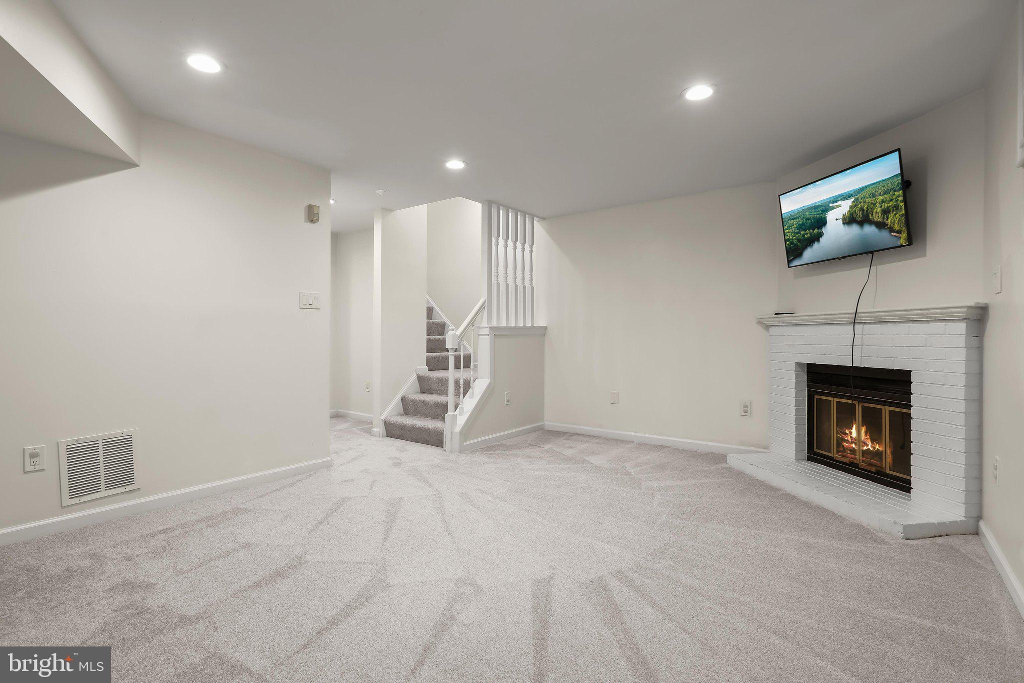 SILVER SPRING CNTRY CLUB - Residential