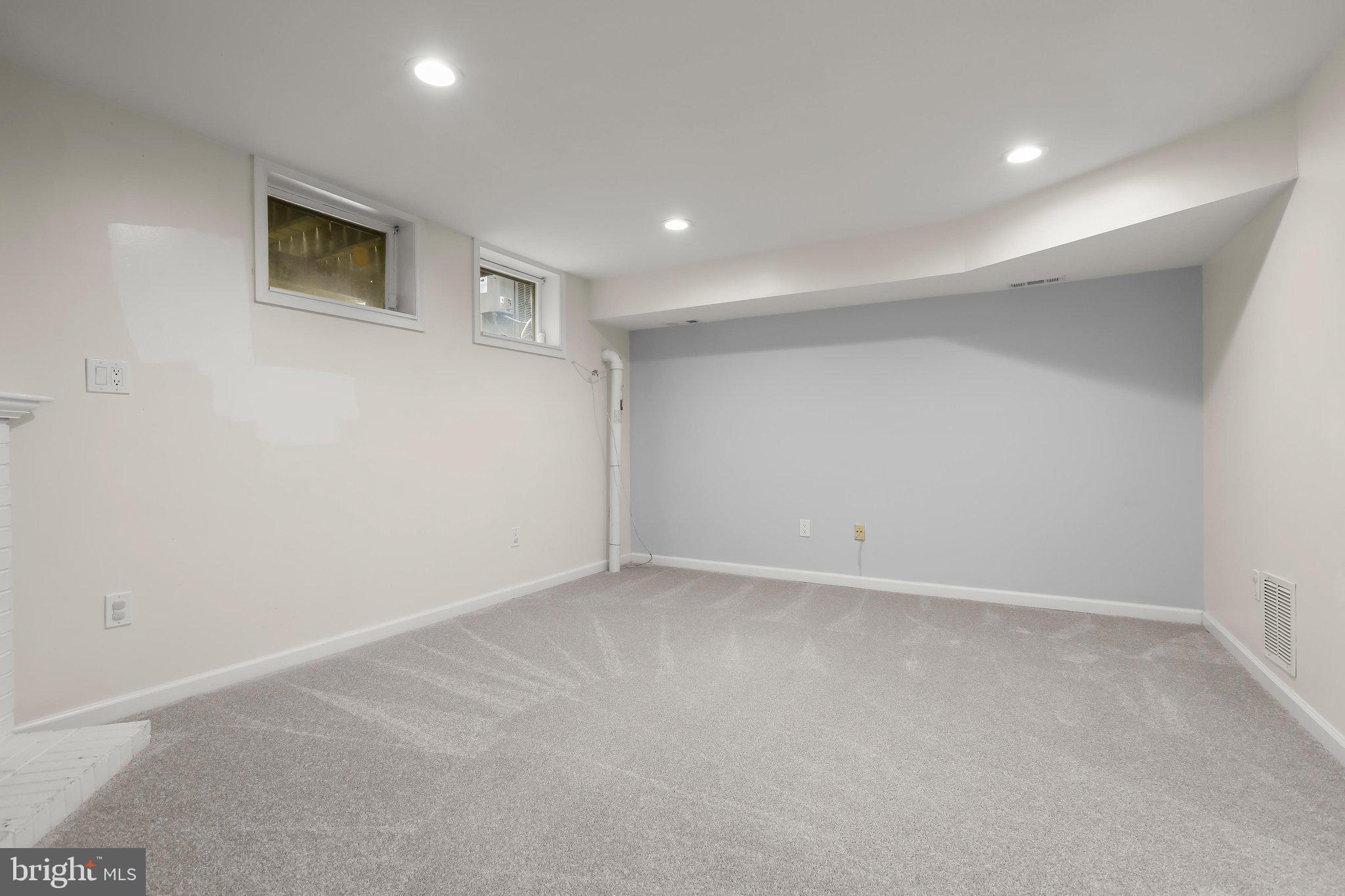 SILVER SPRING CNTRY CLUB - Residential
