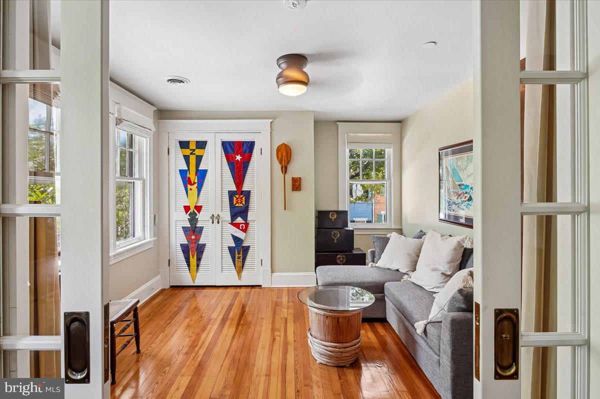 MURRAY HILL - Residential