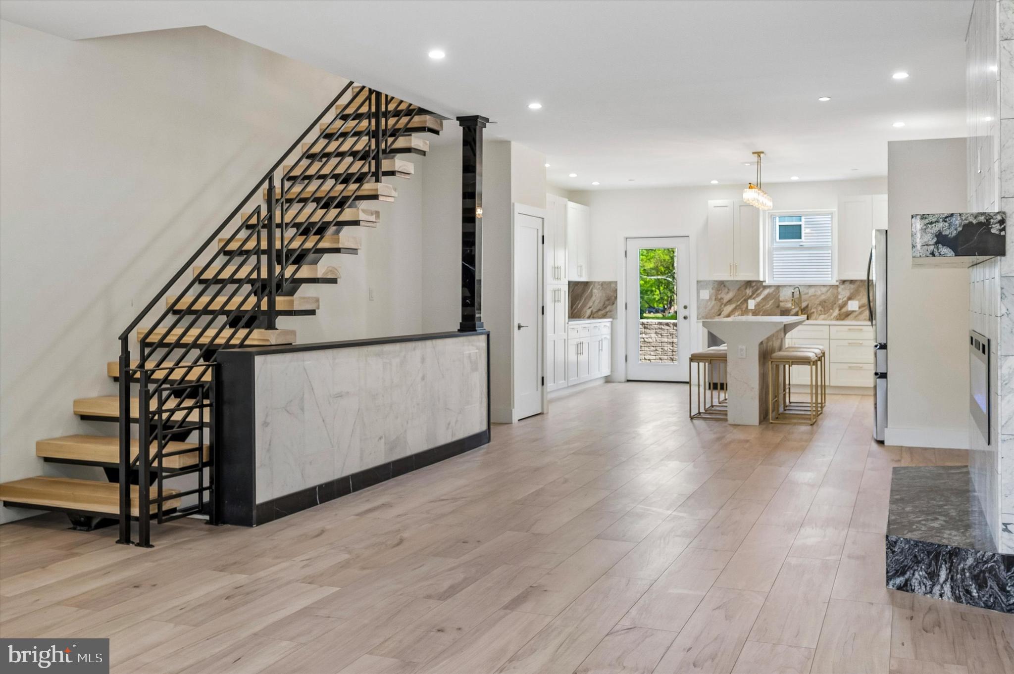 ROXBOROUGH - Residential