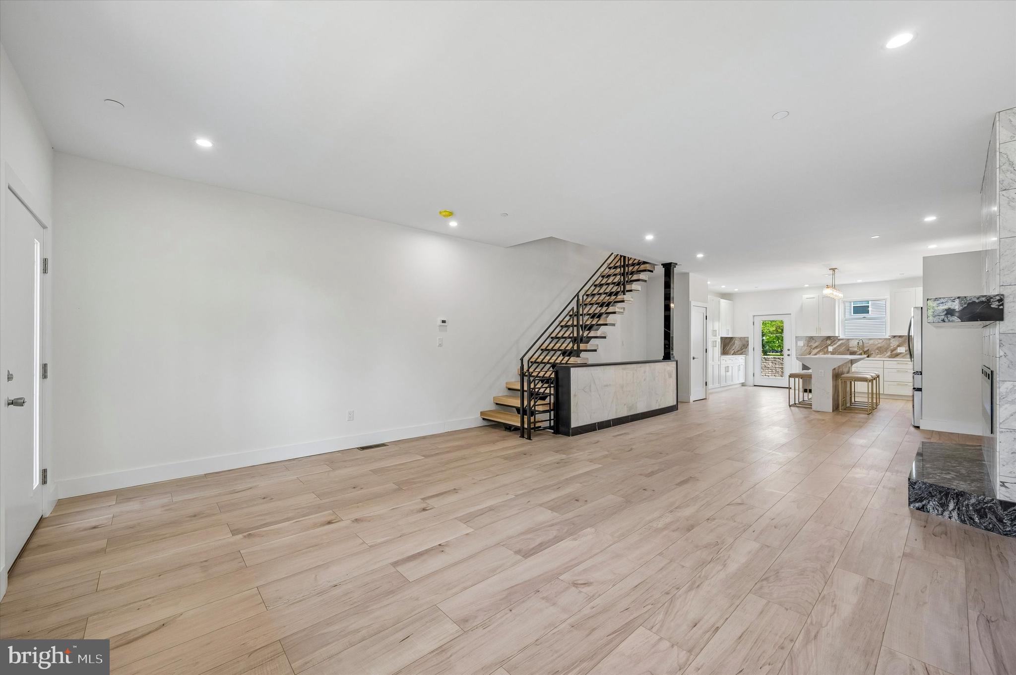 ROXBOROUGH - Residential