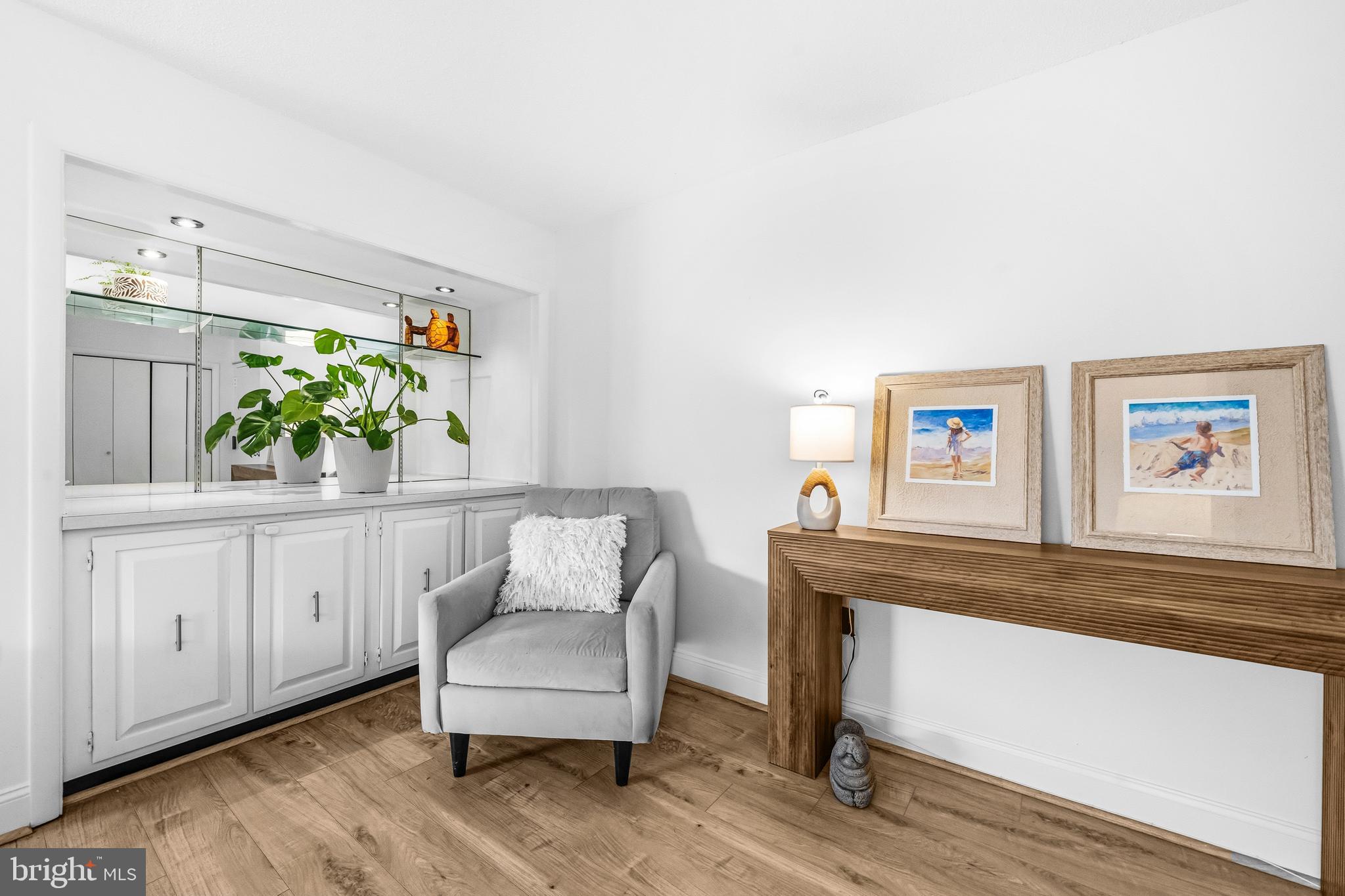 LAKESIDE TERRACE - Residential