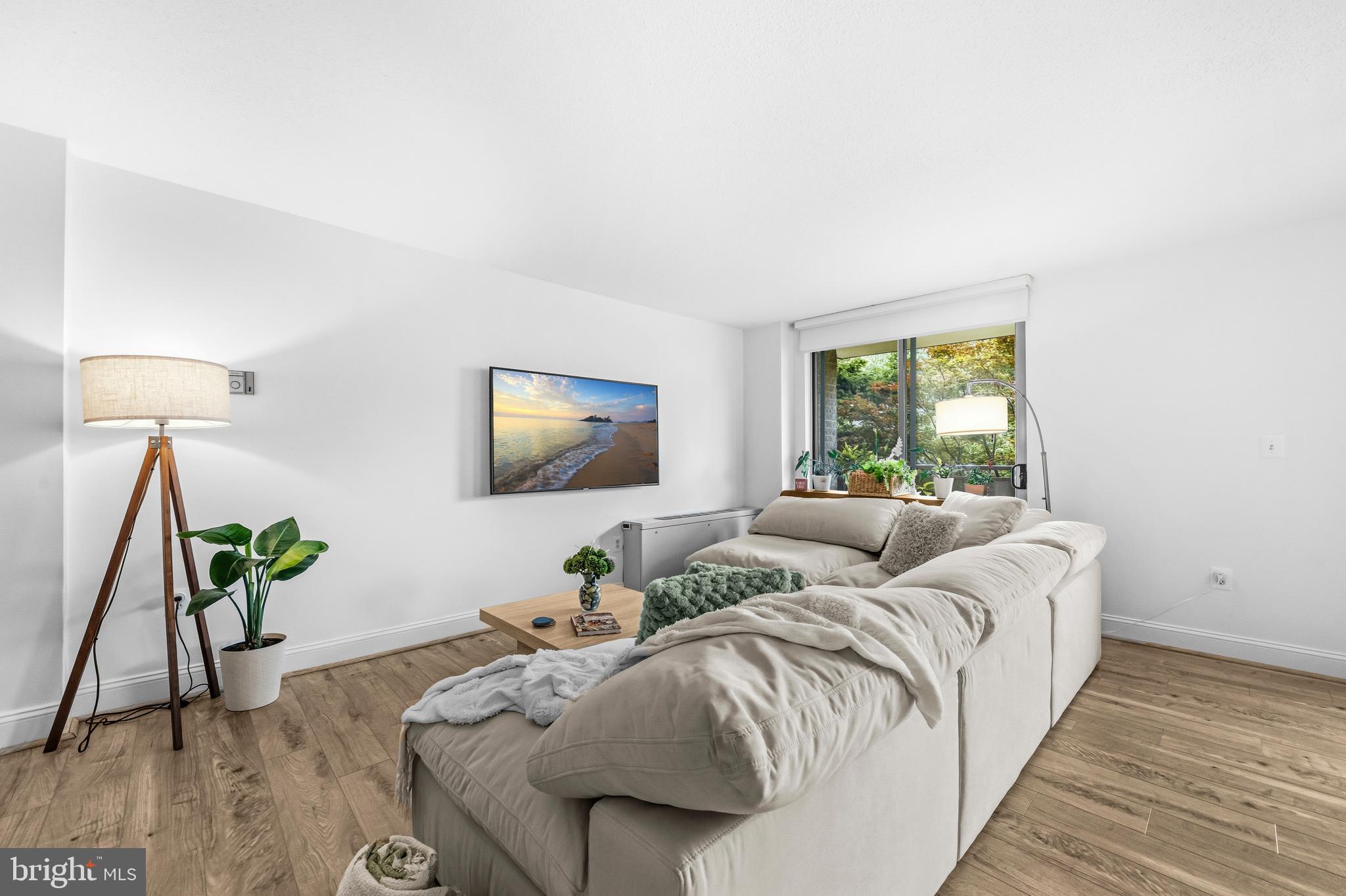 LAKESIDE TERRACE - Residential