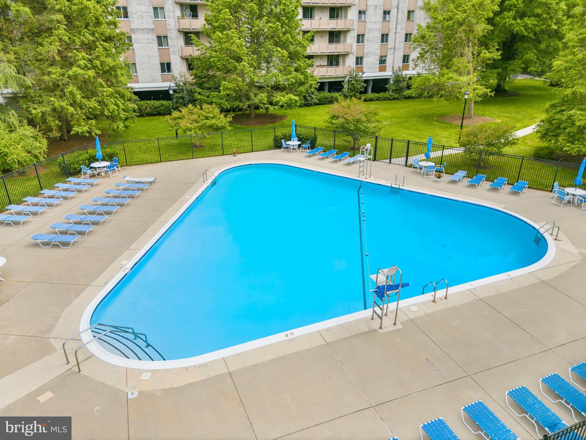 LAKESIDE TERRACE - Residential
