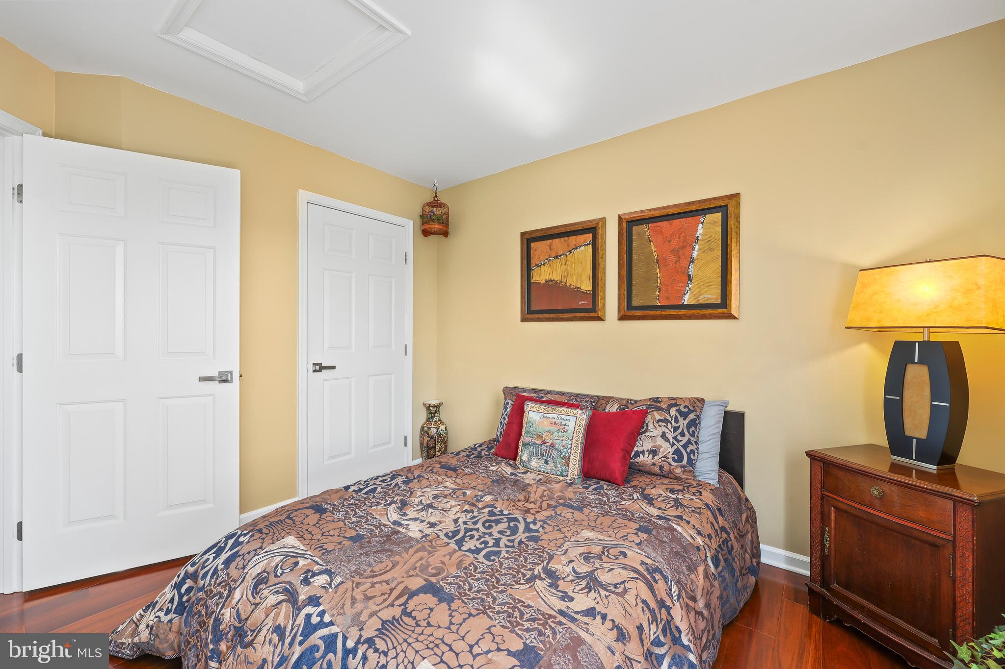 ASHBURN VILLAGE - Residential