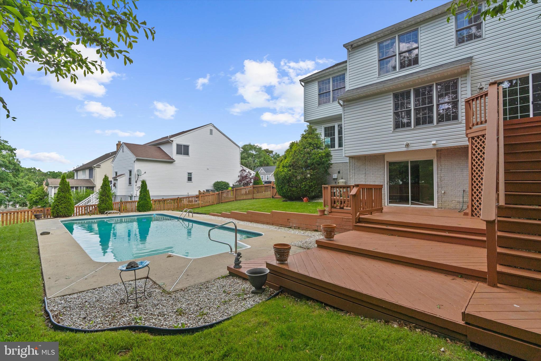 WOODLAND RUN - Residential