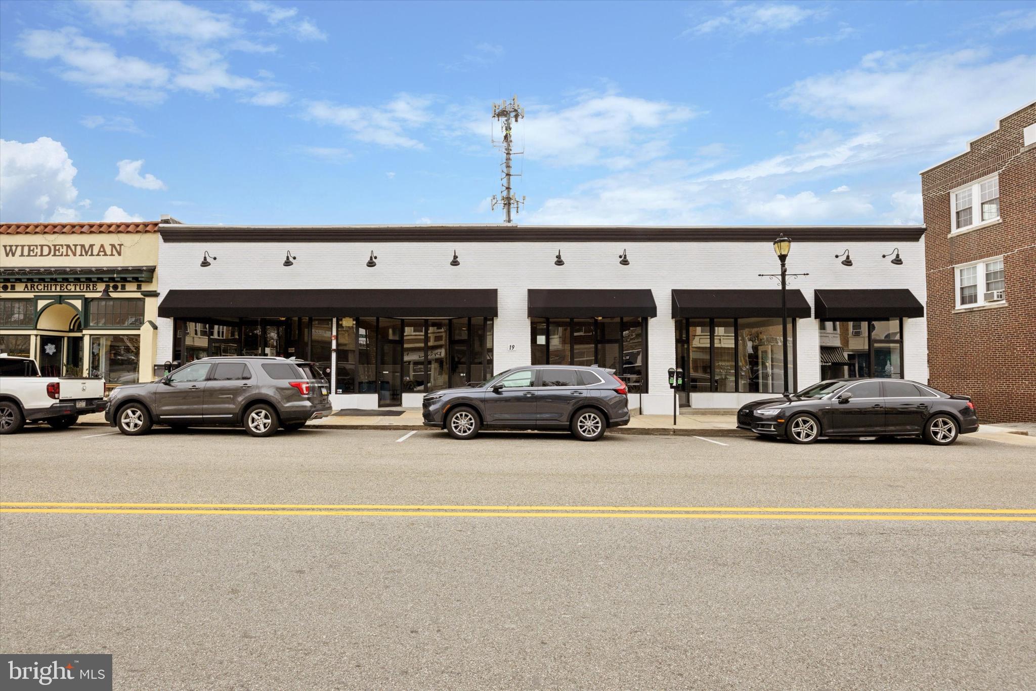 OAKMONT - Commercial Sale
