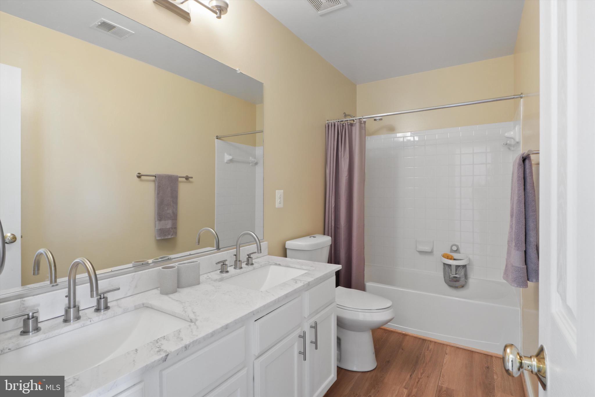 RIVER OAKS - Residential