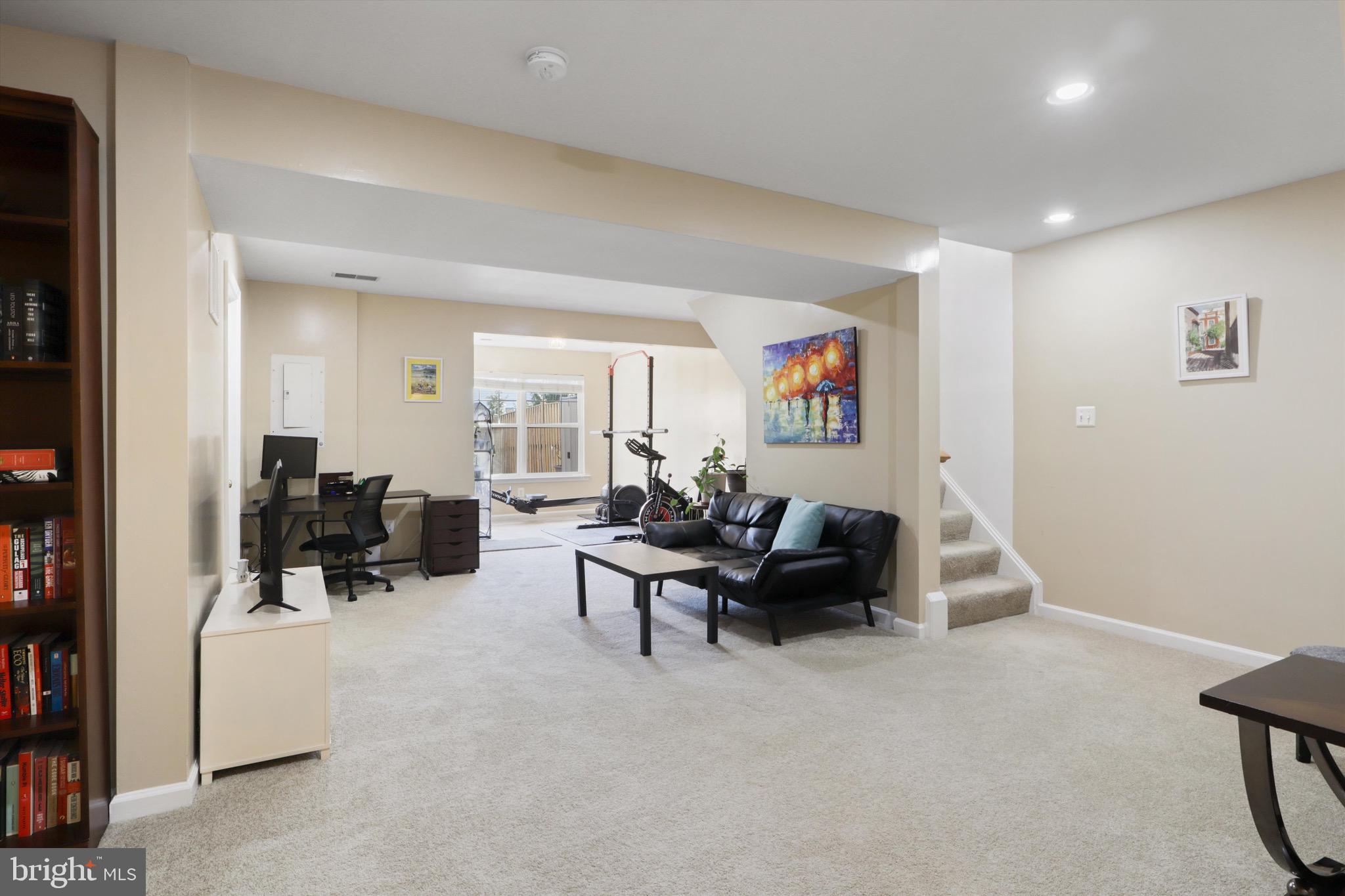 RIVER OAKS - Residential