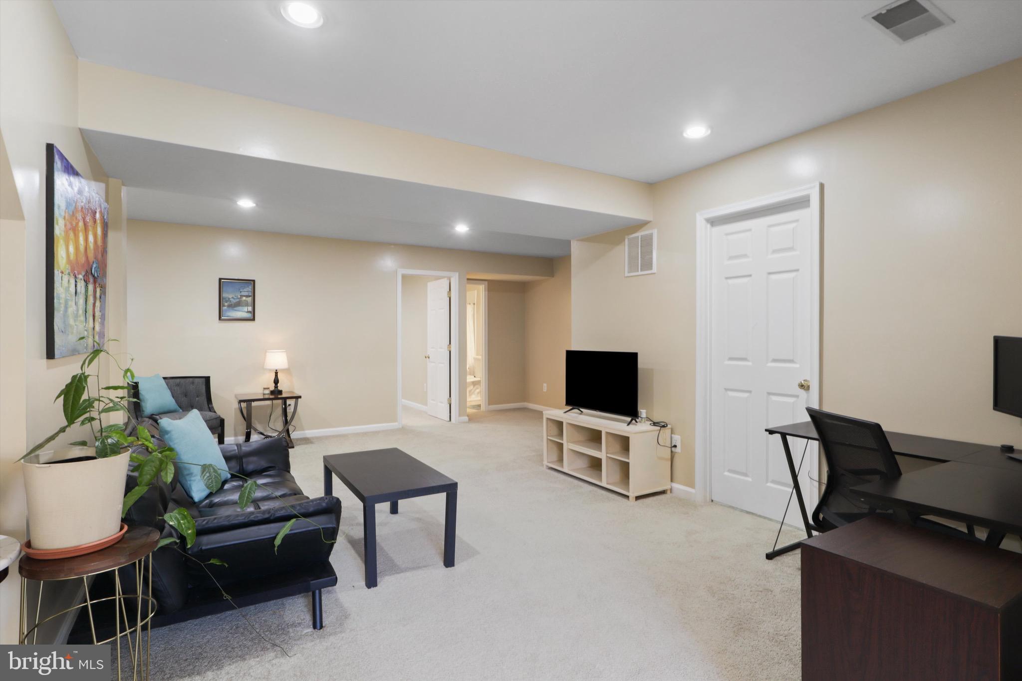 RIVER OAKS - Residential