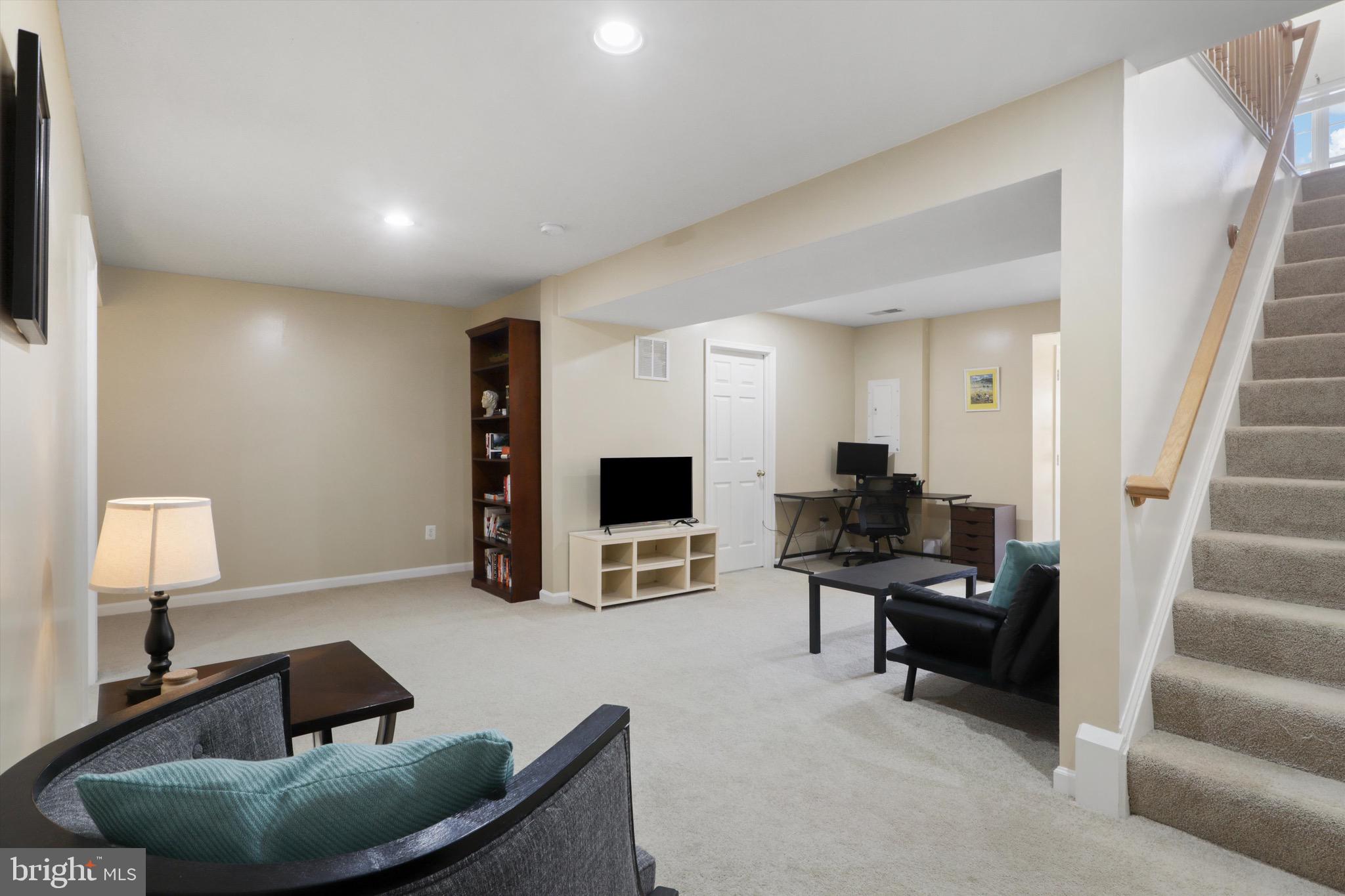 RIVER OAKS - Residential