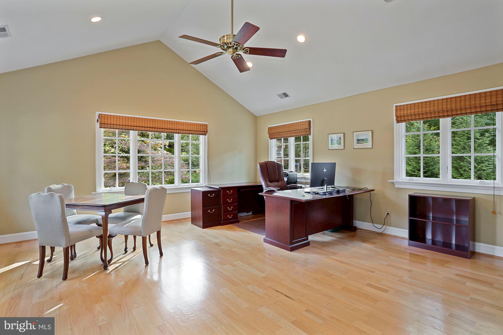 COUNTRY CLUB HILLS - Residential