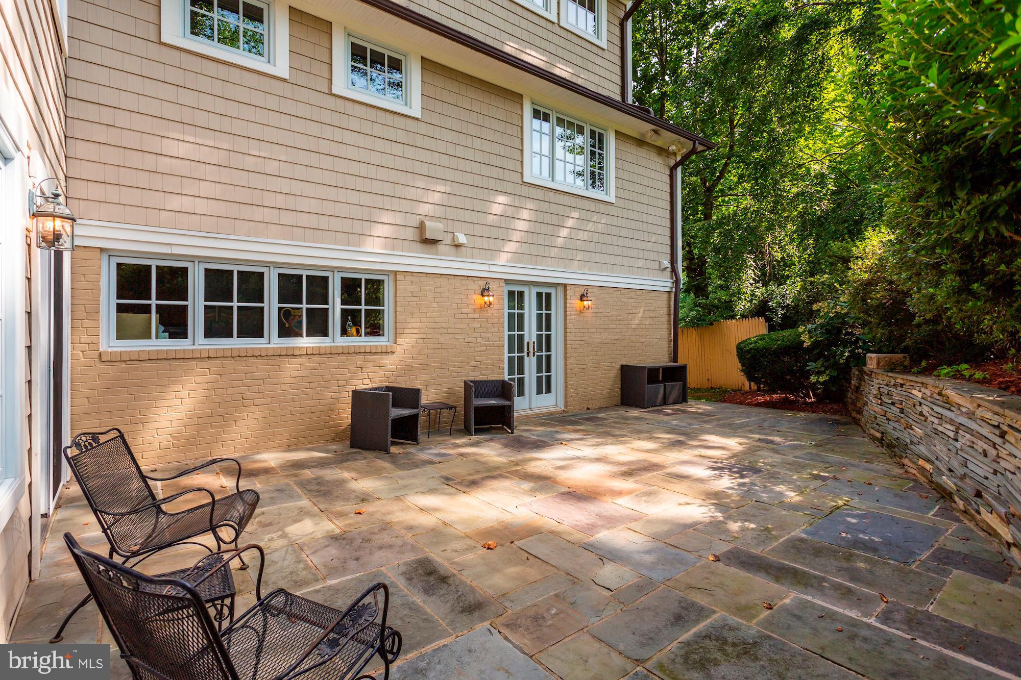 COUNTRY CLUB HILLS - Residential