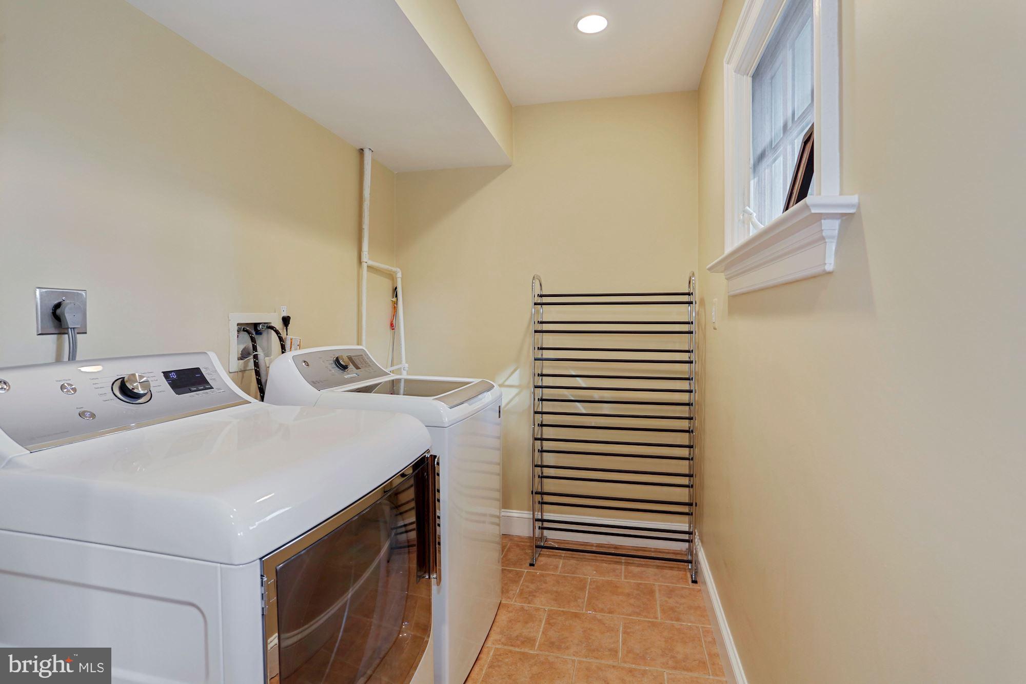COUNTRY CLUB HILLS - Residential