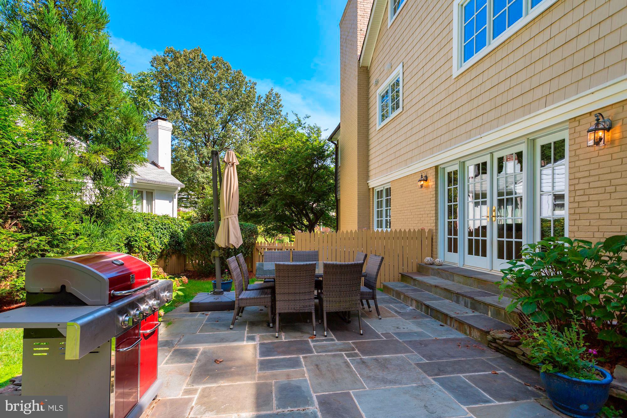 COUNTRY CLUB HILLS - Residential