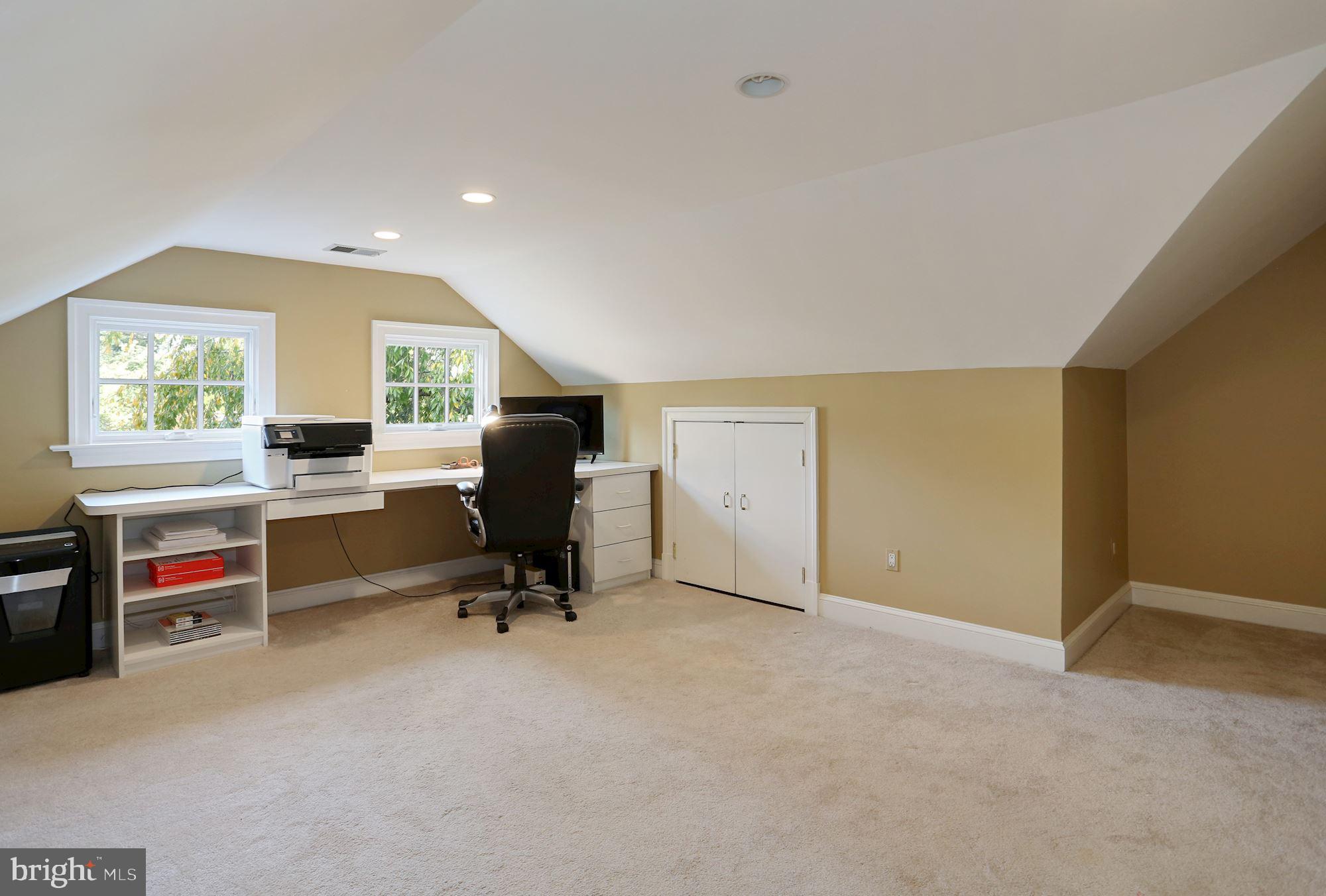COUNTRY CLUB HILLS - Residential
