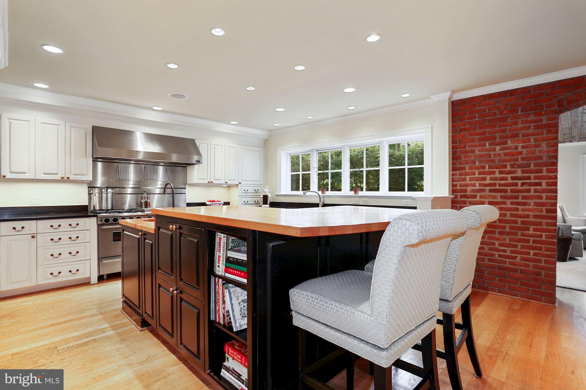 COUNTRY CLUB HILLS - Residential