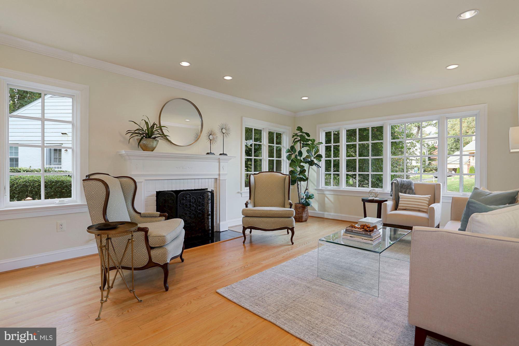 COUNTRY CLUB HILLS - Residential