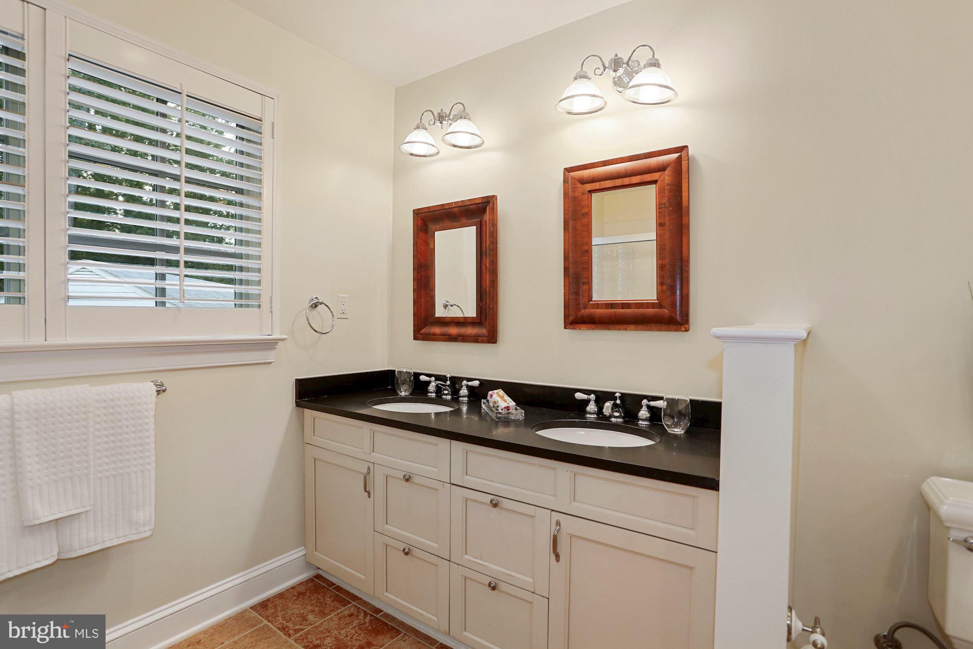 COUNTRY CLUB HILLS - Residential