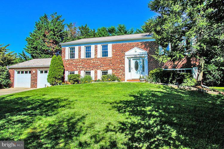 Enjoy country living nr city amenities. Updated throughout. 4 BR, 3 BA. Beautifully renovated kitchen & BAs, designer touches. Lg living/dining rm combo. Fin walkout lower lvl w/ lg family rm w/ fpl, legal BR, full BA, kitchenette, 2nd laundry. HDWD & Bamboo flrs. Replaced windows, roof, doors. Great lvl yard, mature trees, 2 patios, covered deck. Shed, garden. Att. 2 car garage. Culdesac. No HOA
