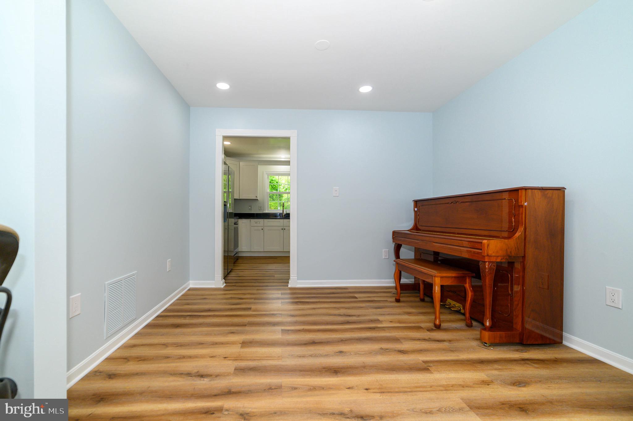 LAKEPOINTE - Residential