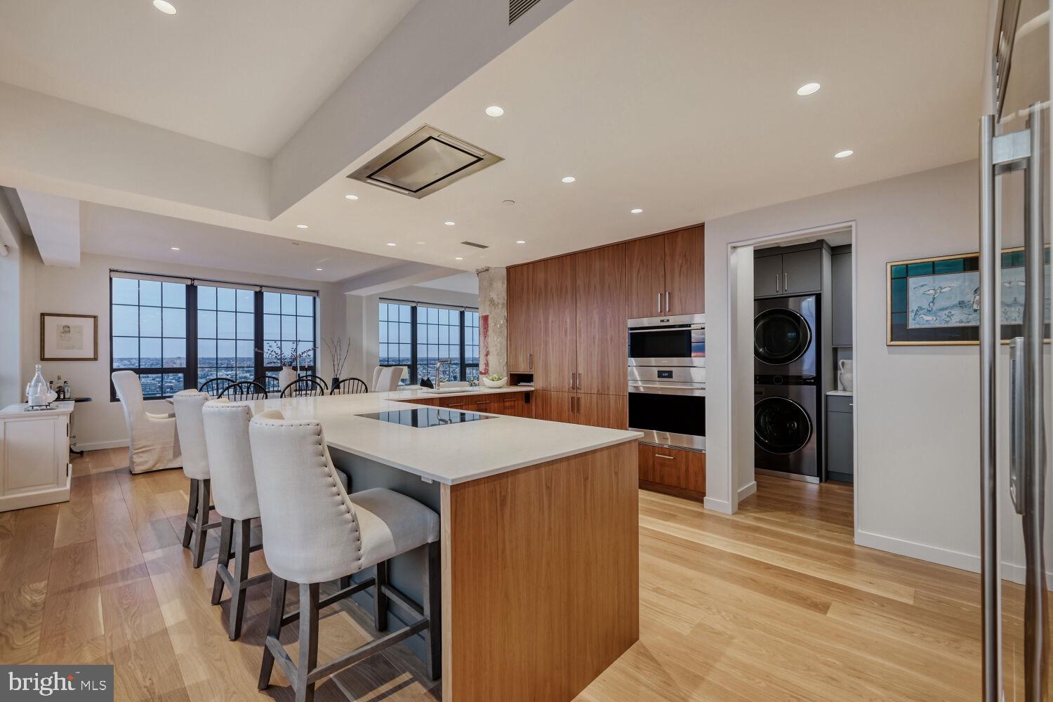 LOCUST POINT - Residential